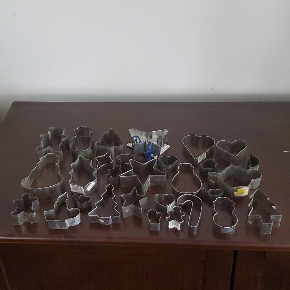 Lot of 29 vintage cookie cutters